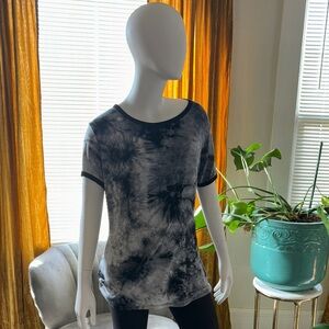 Heart Hips Black and Gray Tie-Dye Short Sleeve Tee